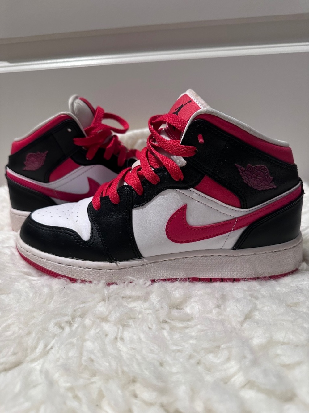 Air Jordan 1 Mid Black/White/Red